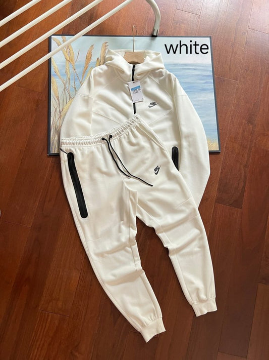 Completo sportivo Nike NSW Tech