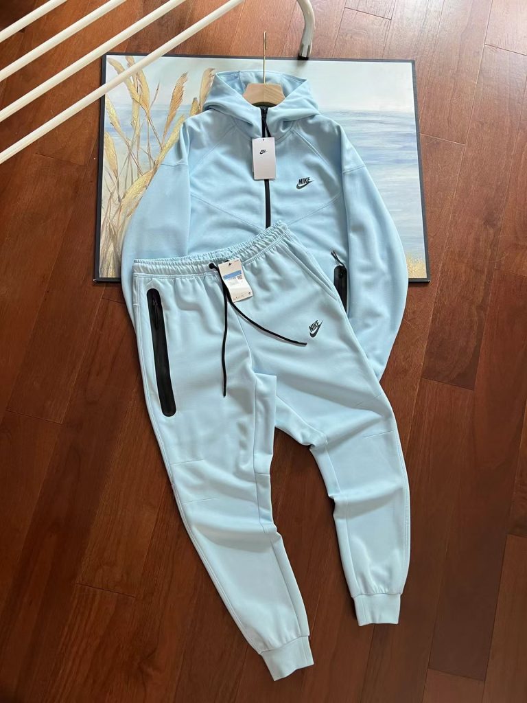 Completo sportivo Nike NSW TecCompleto sportivo Nike NSW Techh