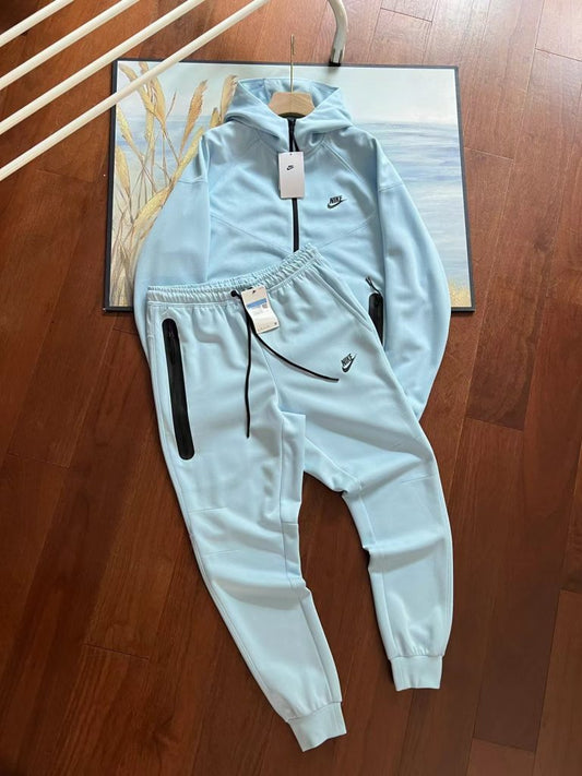 Completo sportivo Nike NSW TecCompleto sportivo Nike NSW Techh