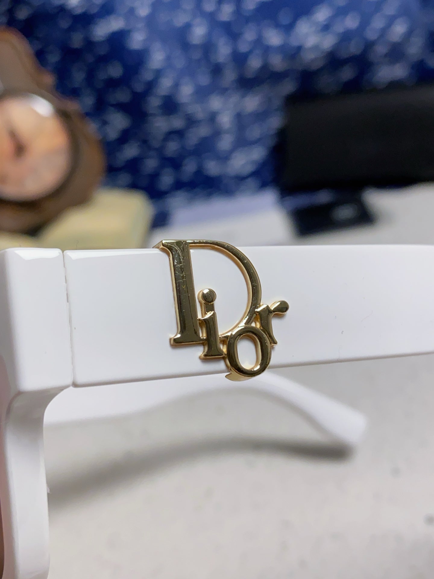 DIOR