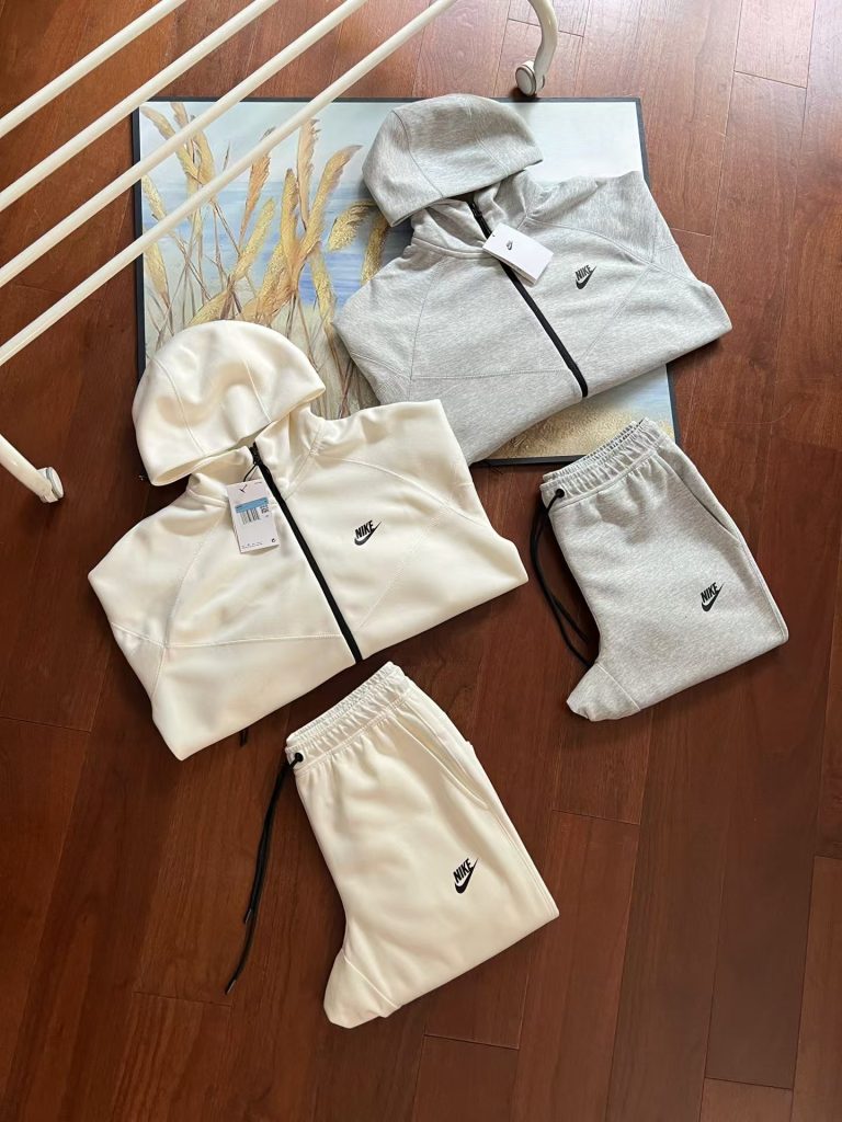 Completo sportivo Nike NSW Tech