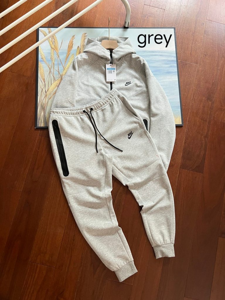 Completo sportivo Nike NSW Tech