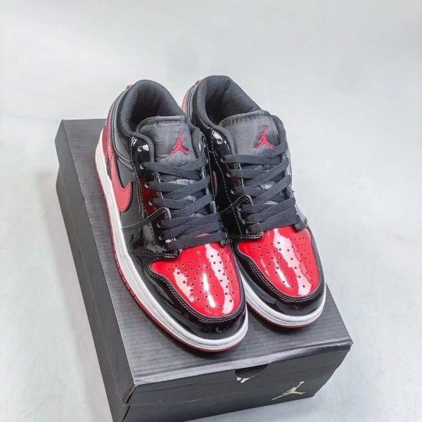 Nike Air Jordan 1 low Superficie laccata Rosso nero