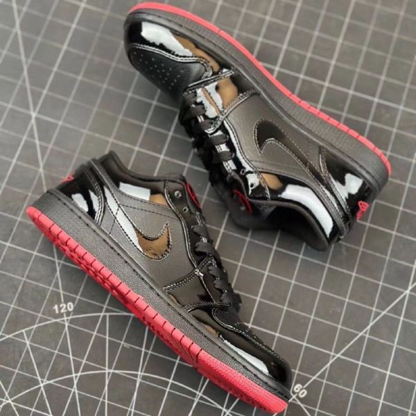 Nike Air Jordan 1 low Superficie laccata Nero rosso