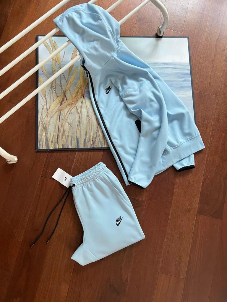 Completo sportivo Nike NSW TecCompleto sportivo Nike NSW Techh