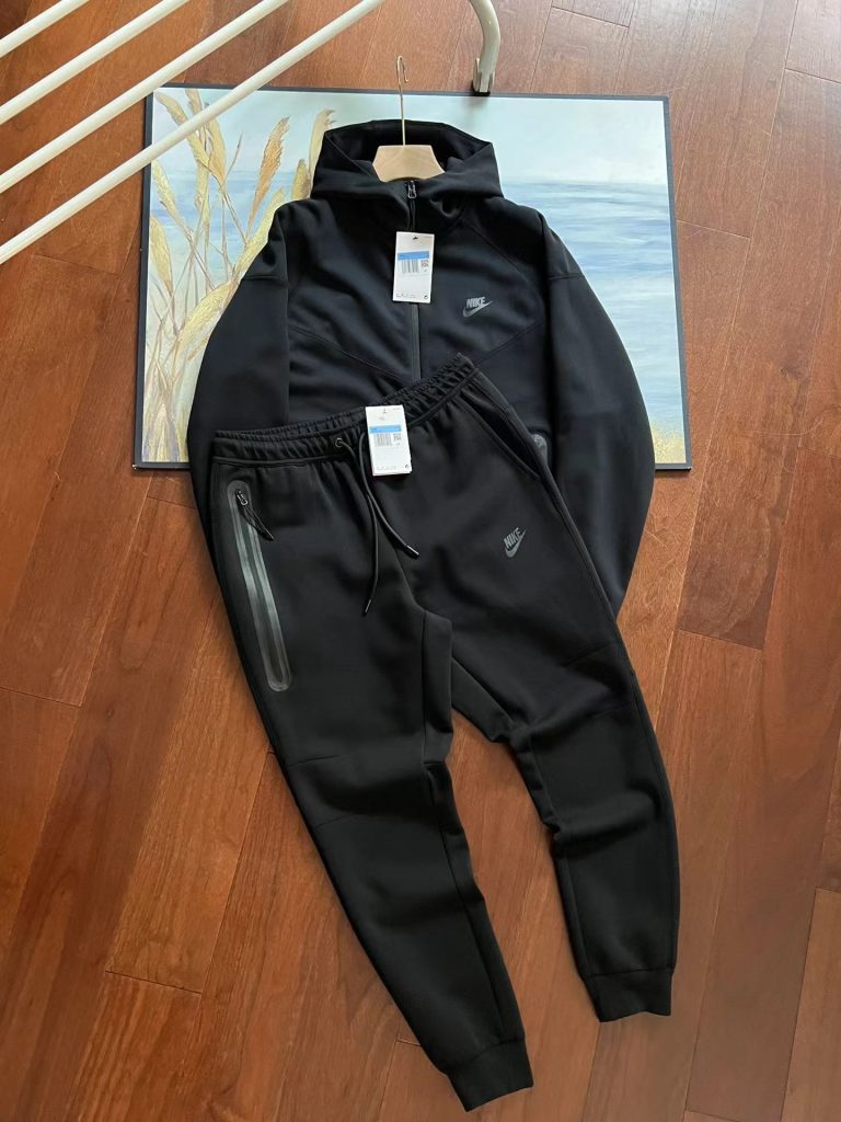 Completo sportivo Nike NSW Tech