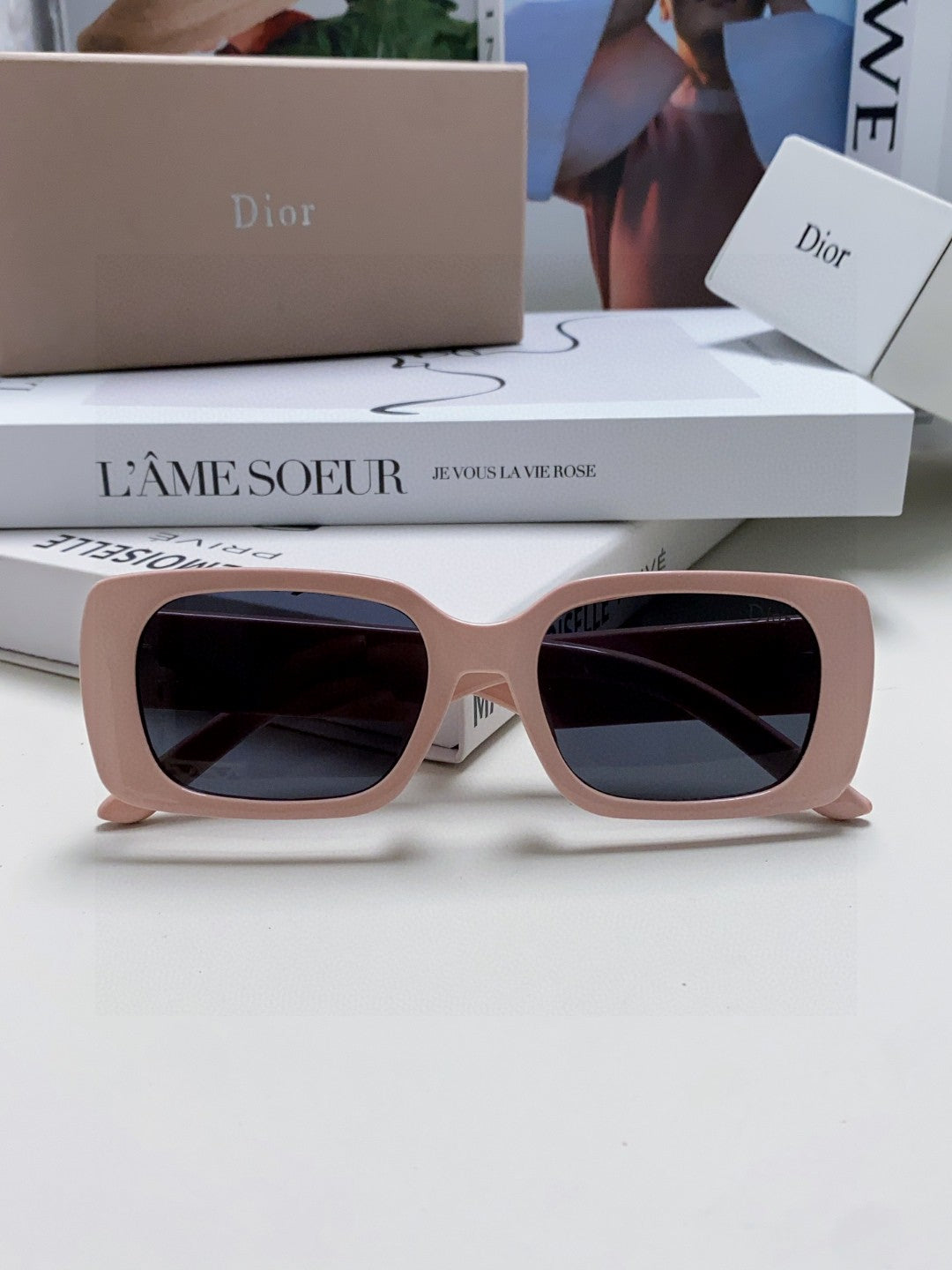 DIOR