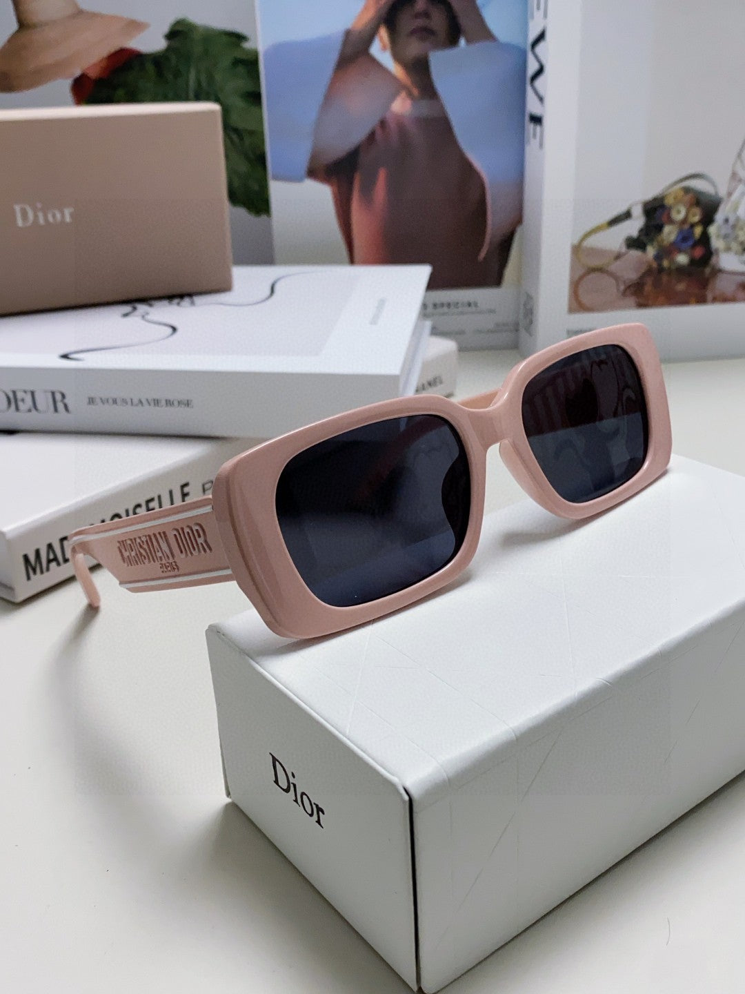 DIOR