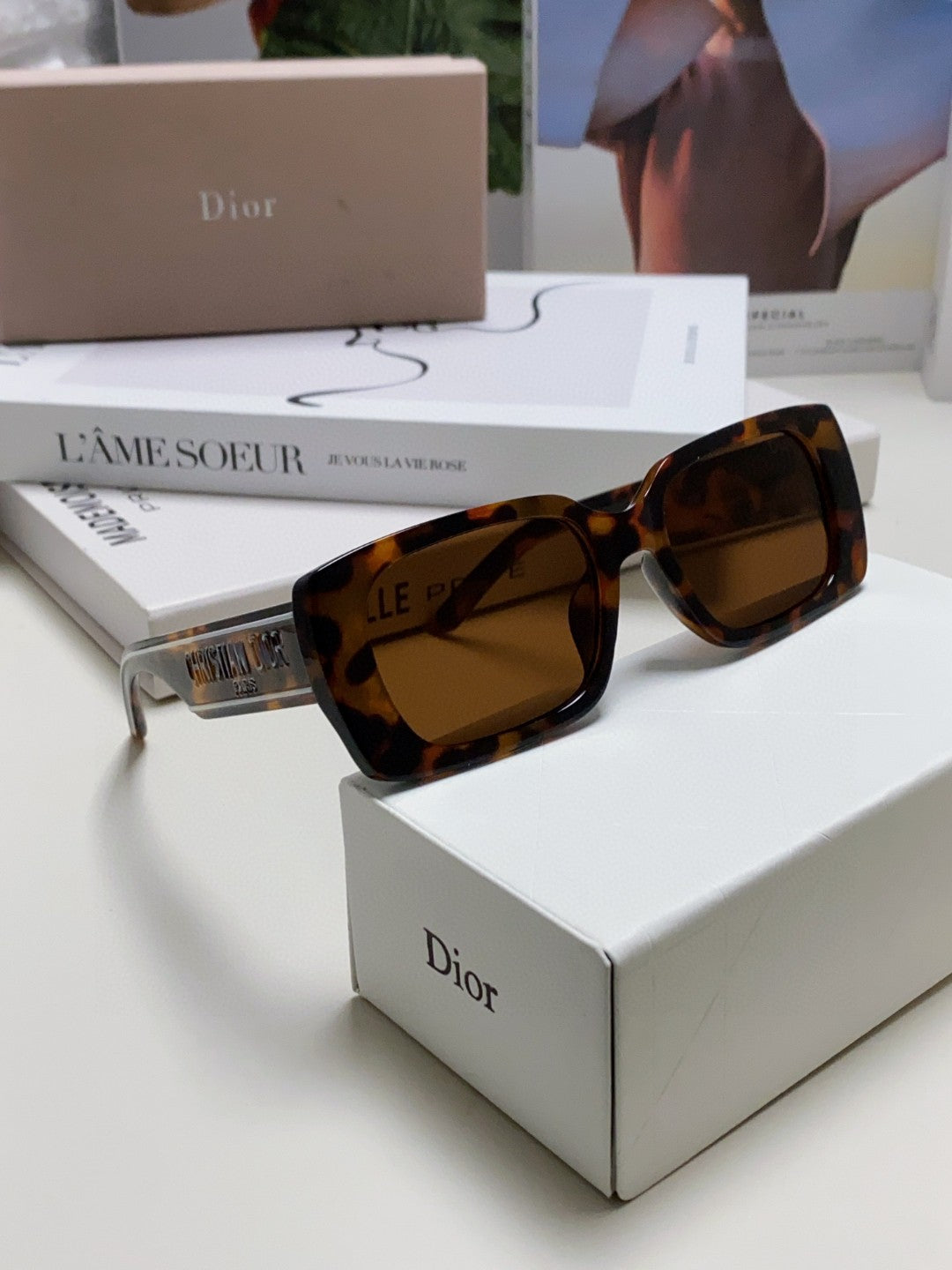 DIOR