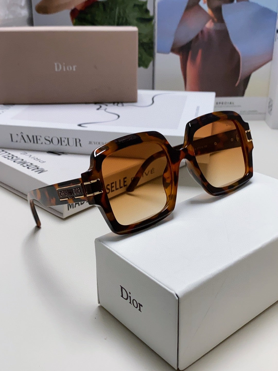 DIOR