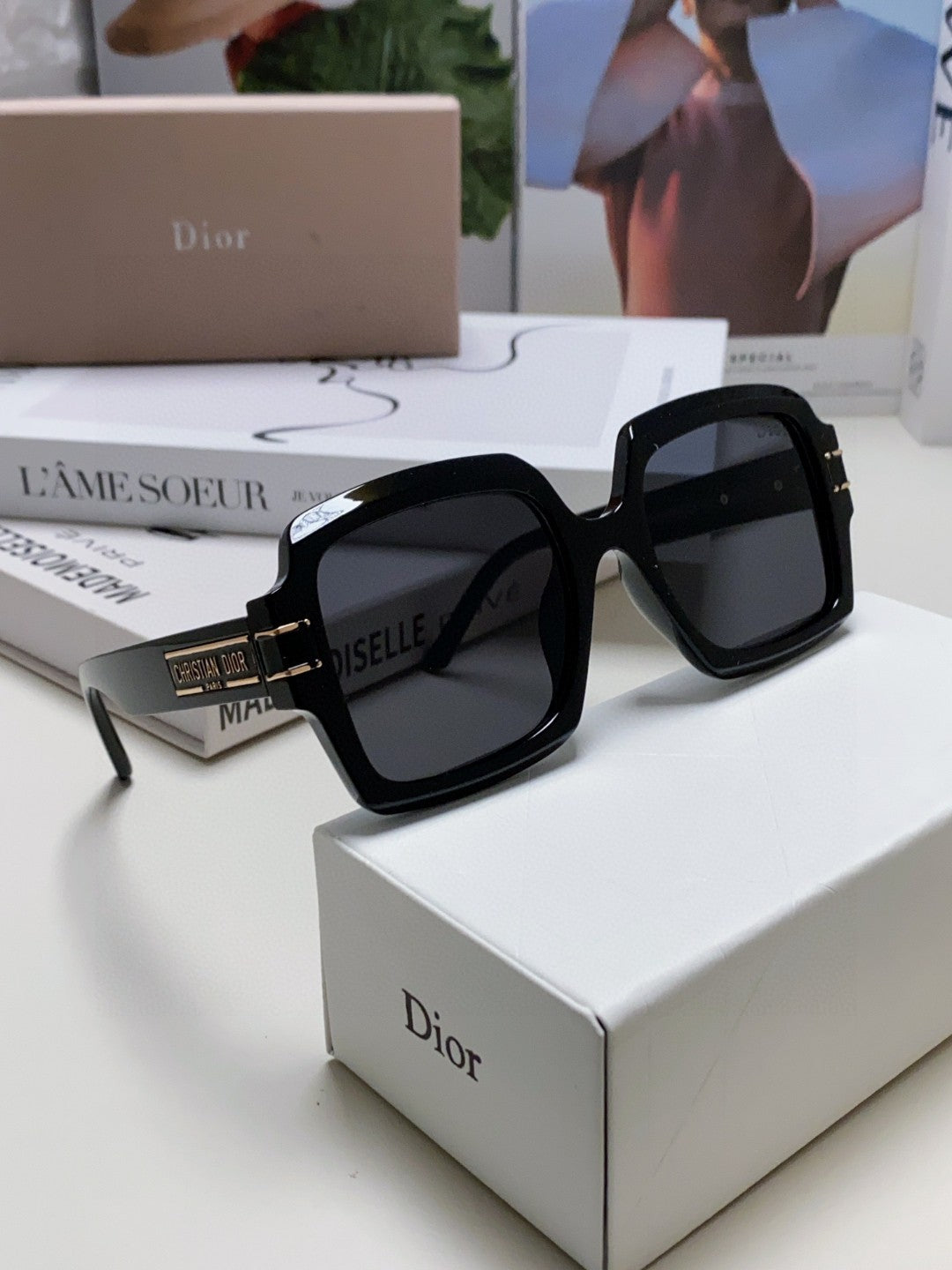 DIOR