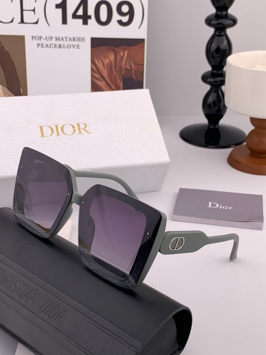 DIOR