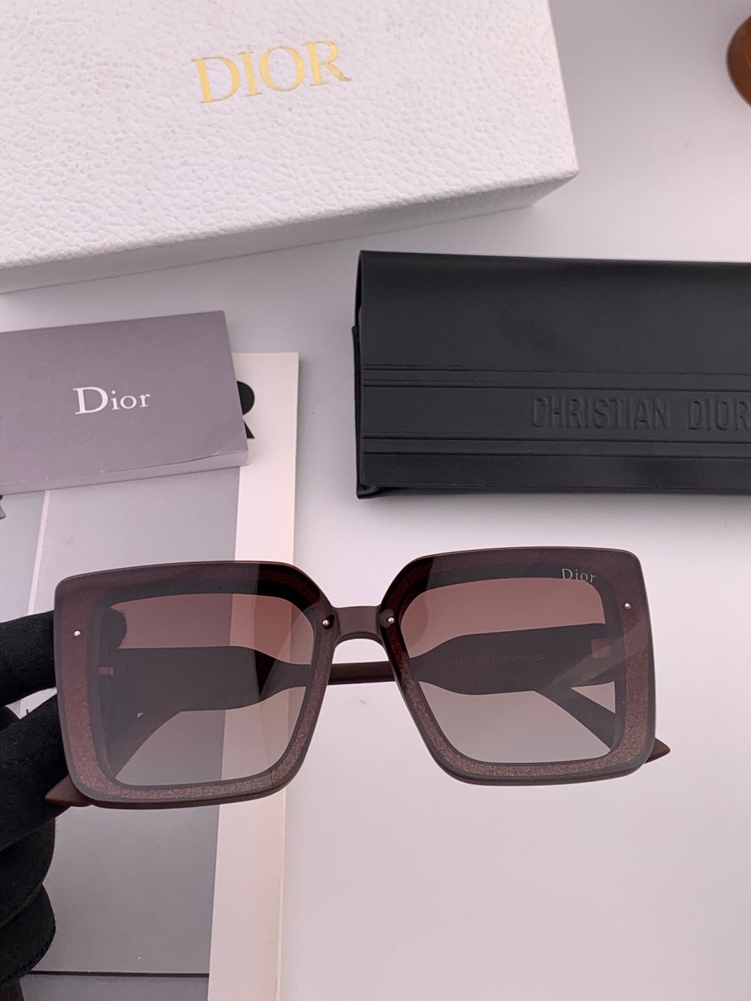 DIOR