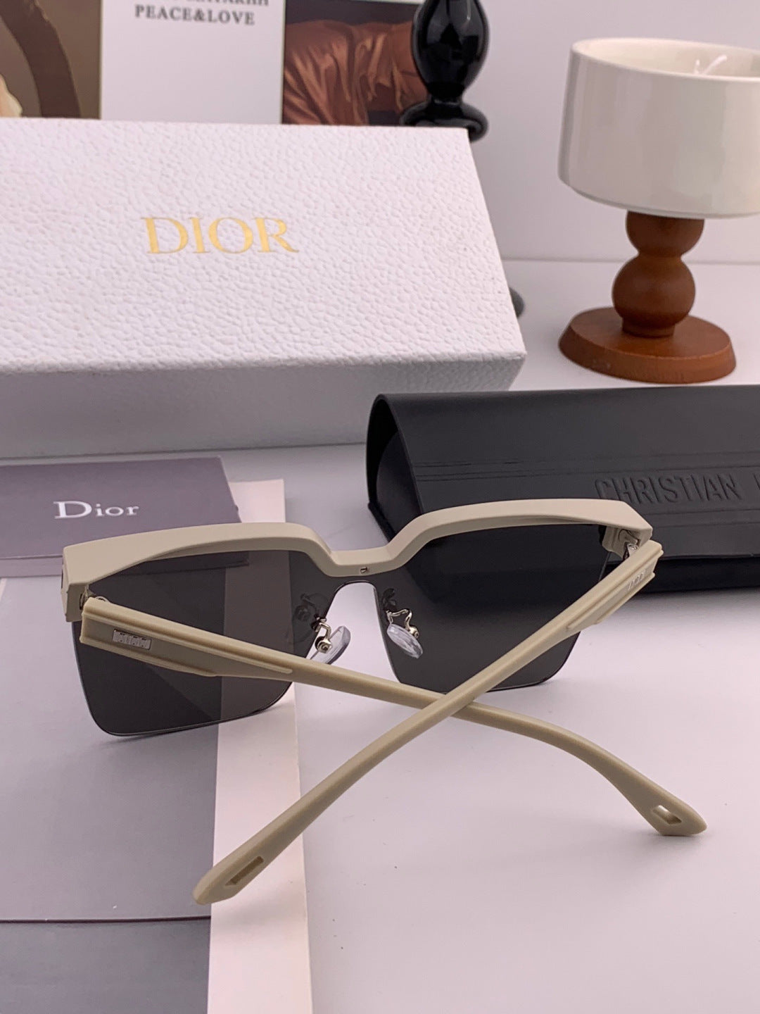 DIOR
