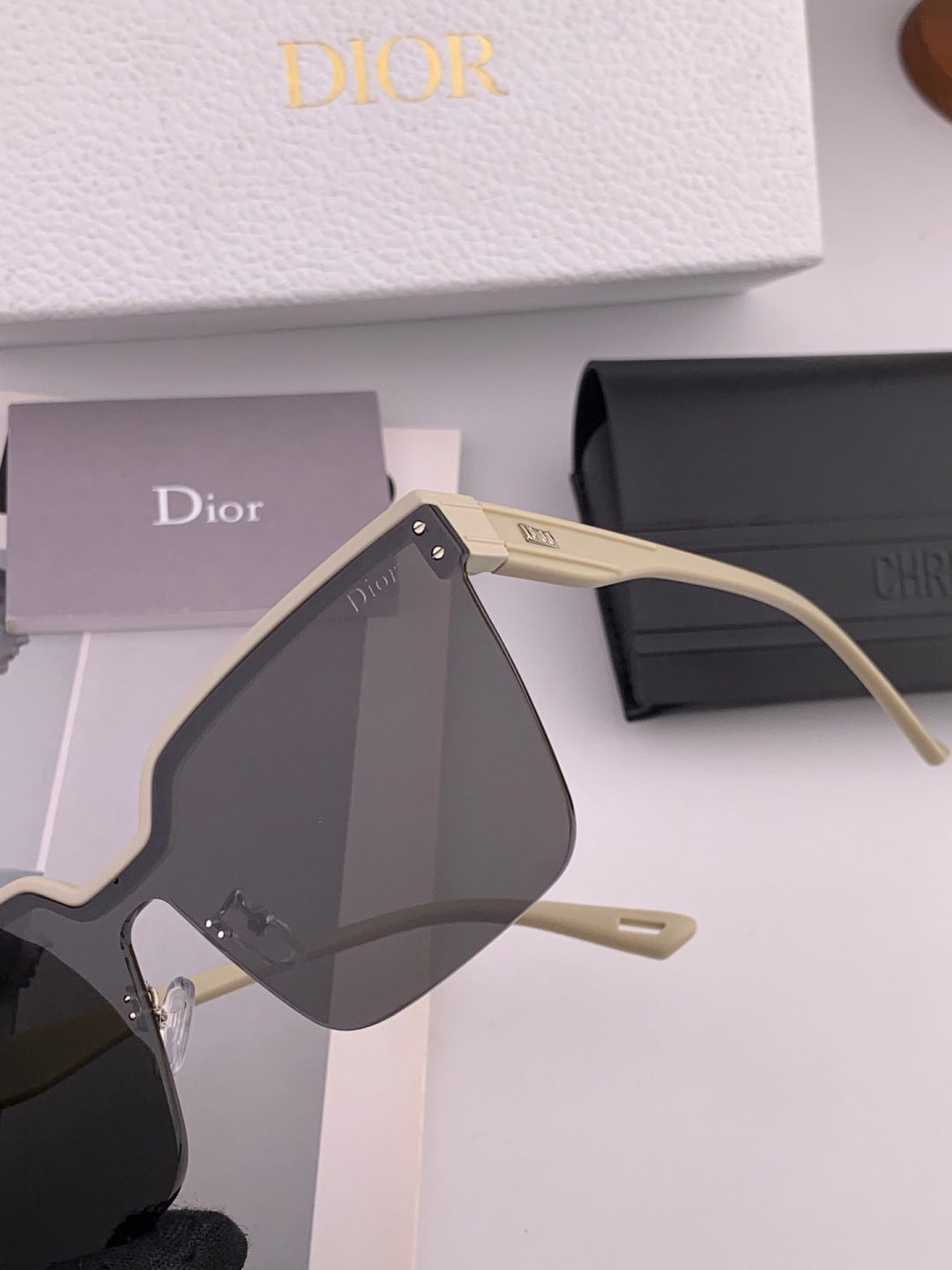 DIOR