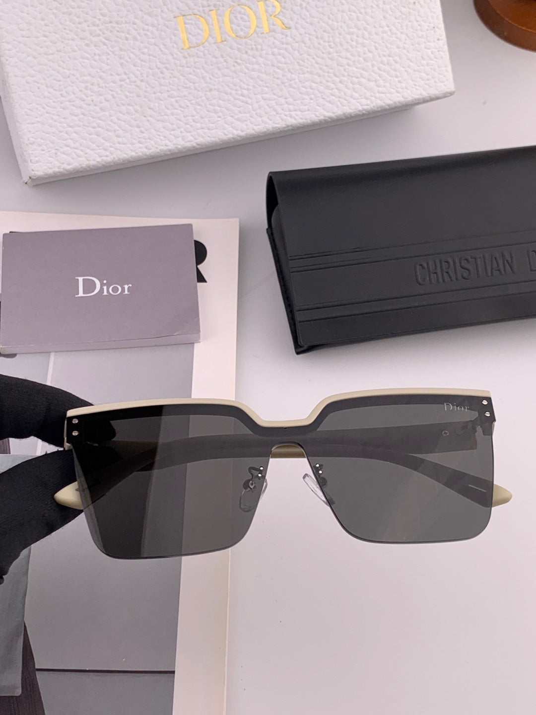 DIOR