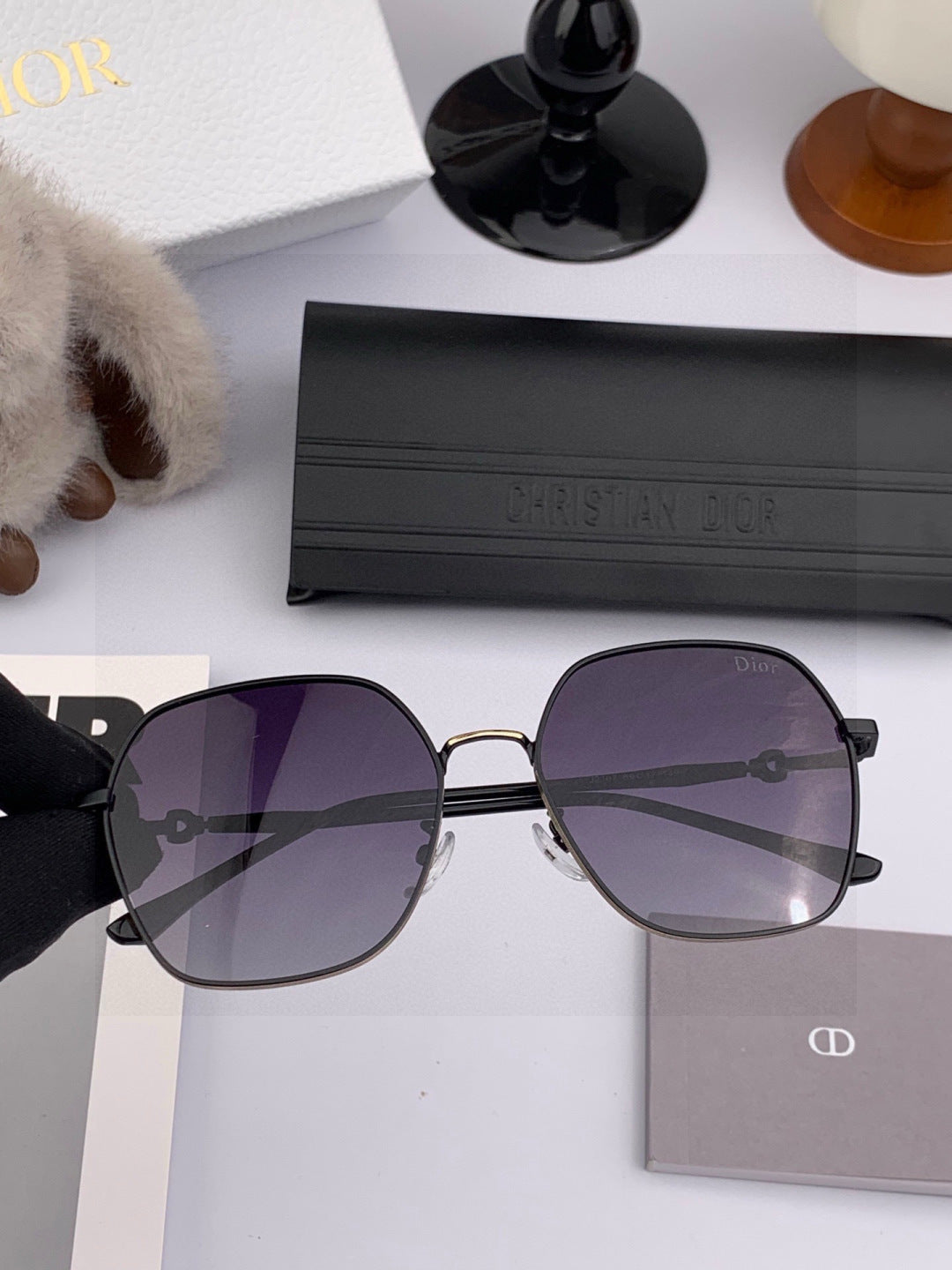 DIOR