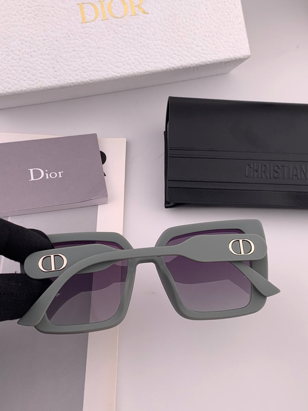 DIOR