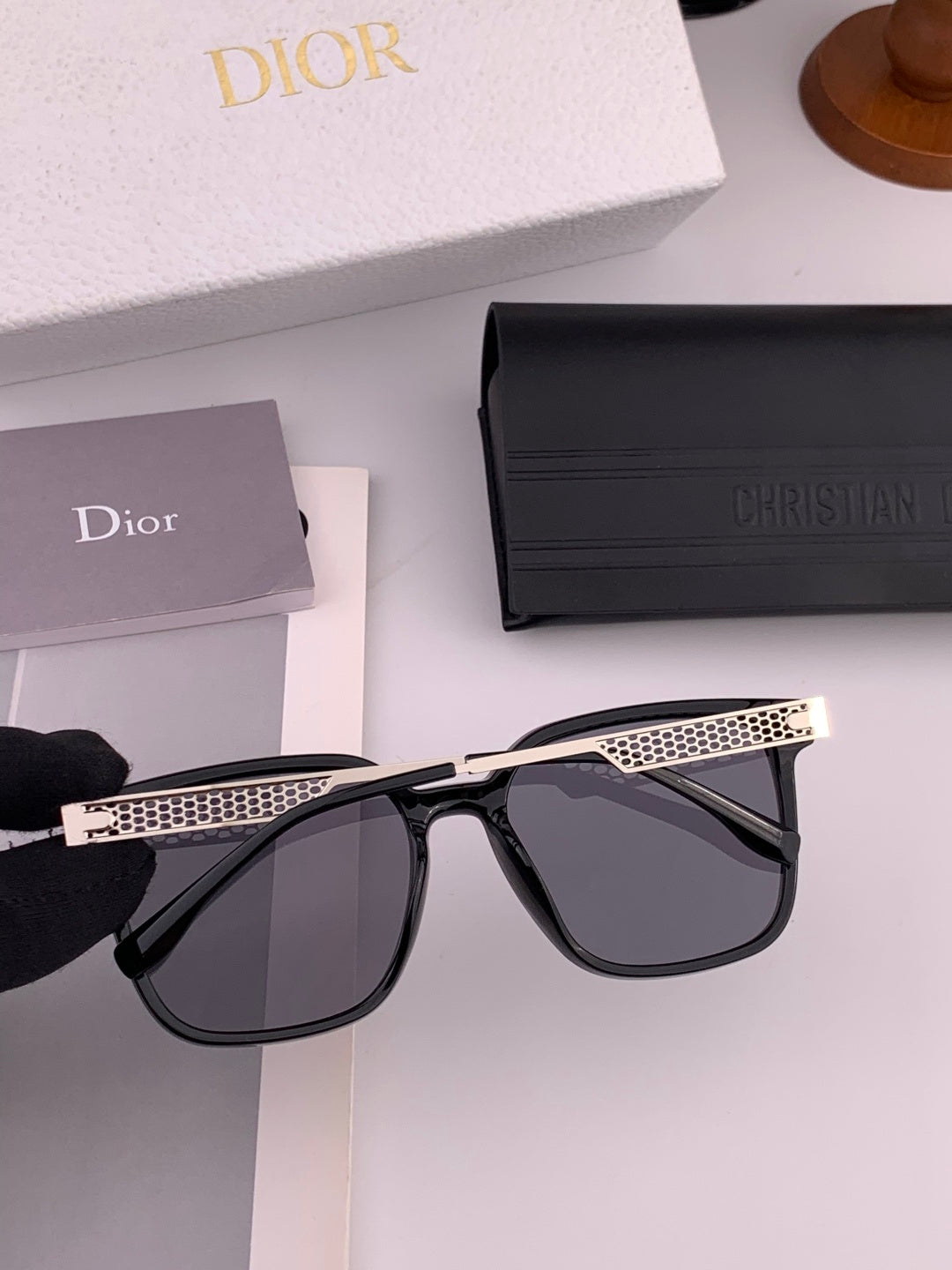 DIOR