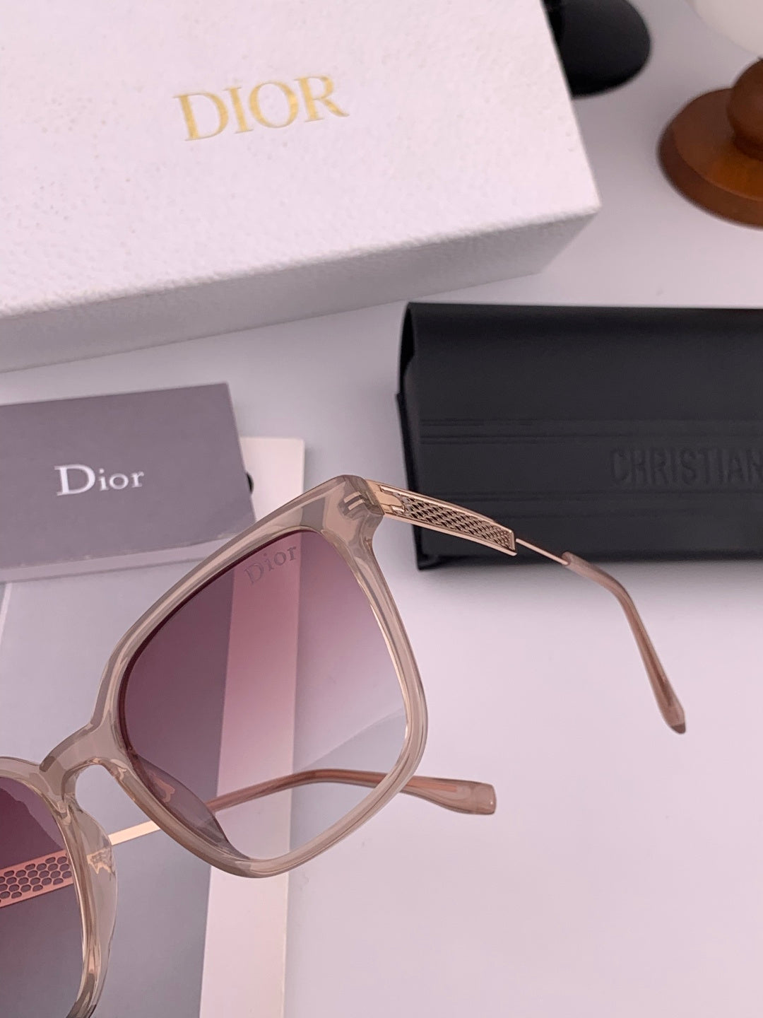DIOR
