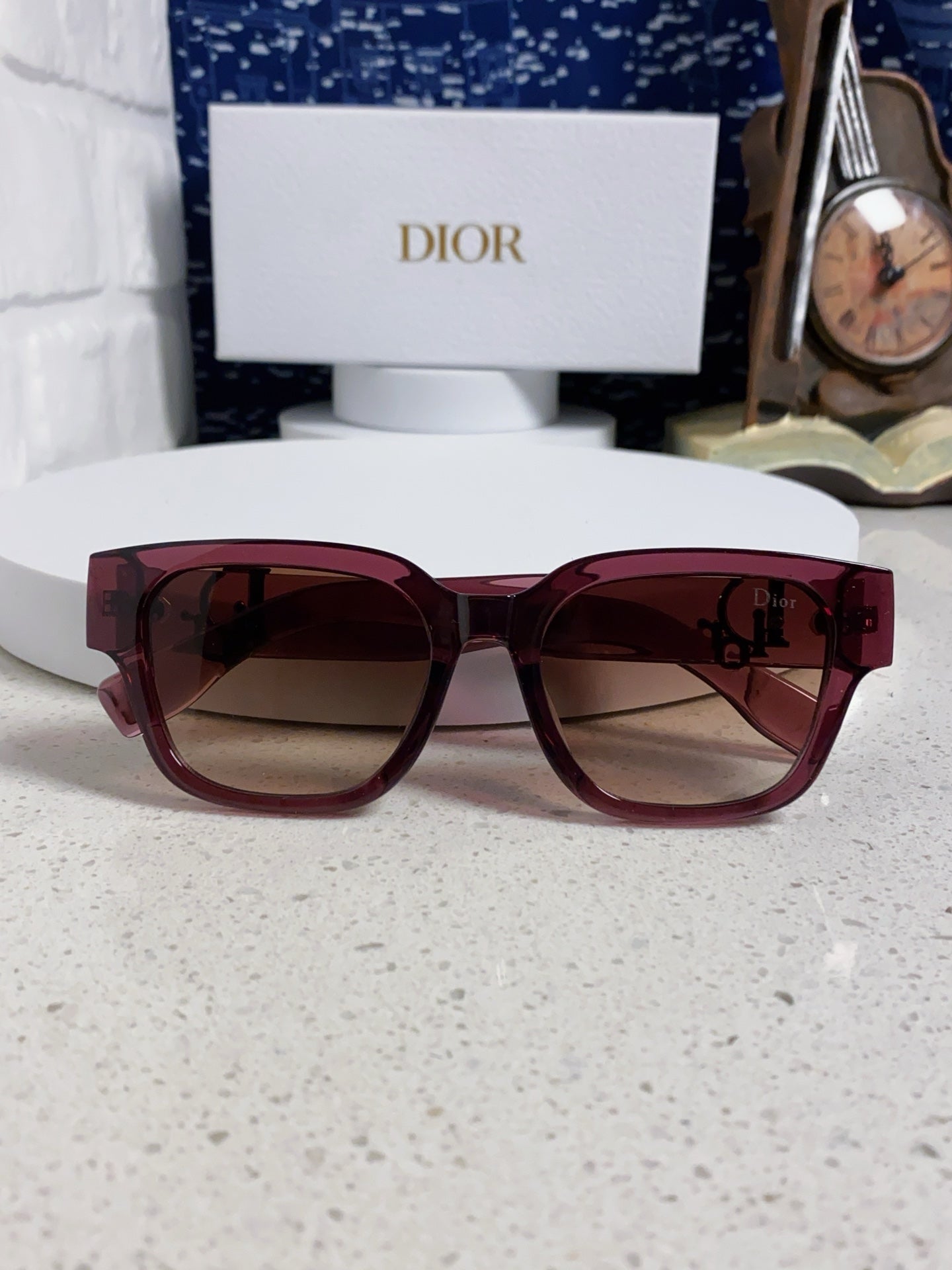 DIOR
