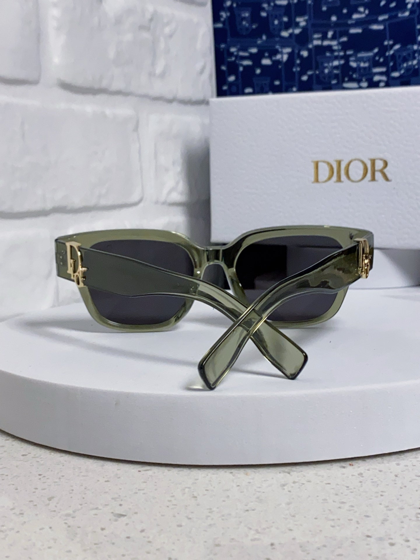 DIOR