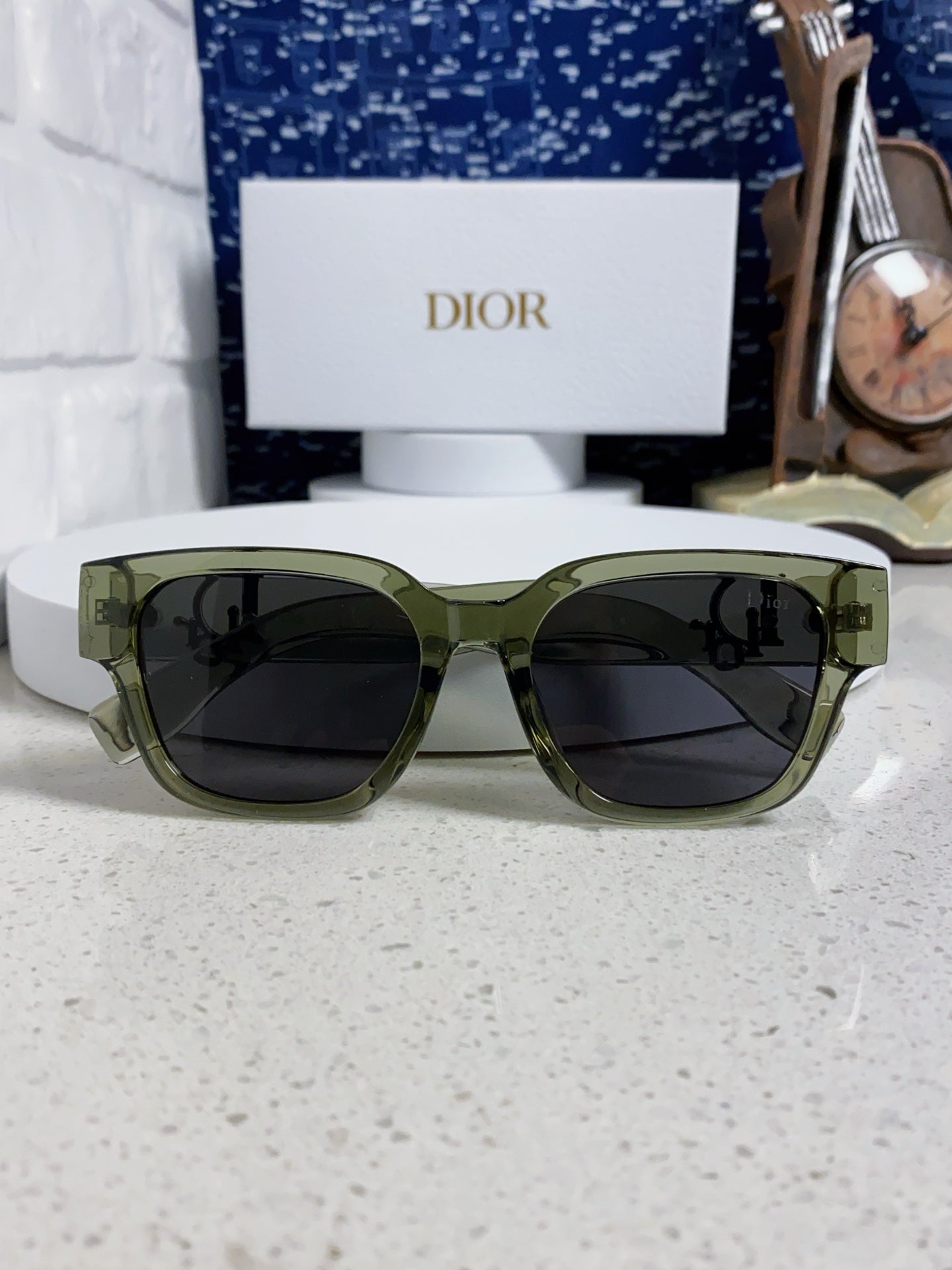 DIOR