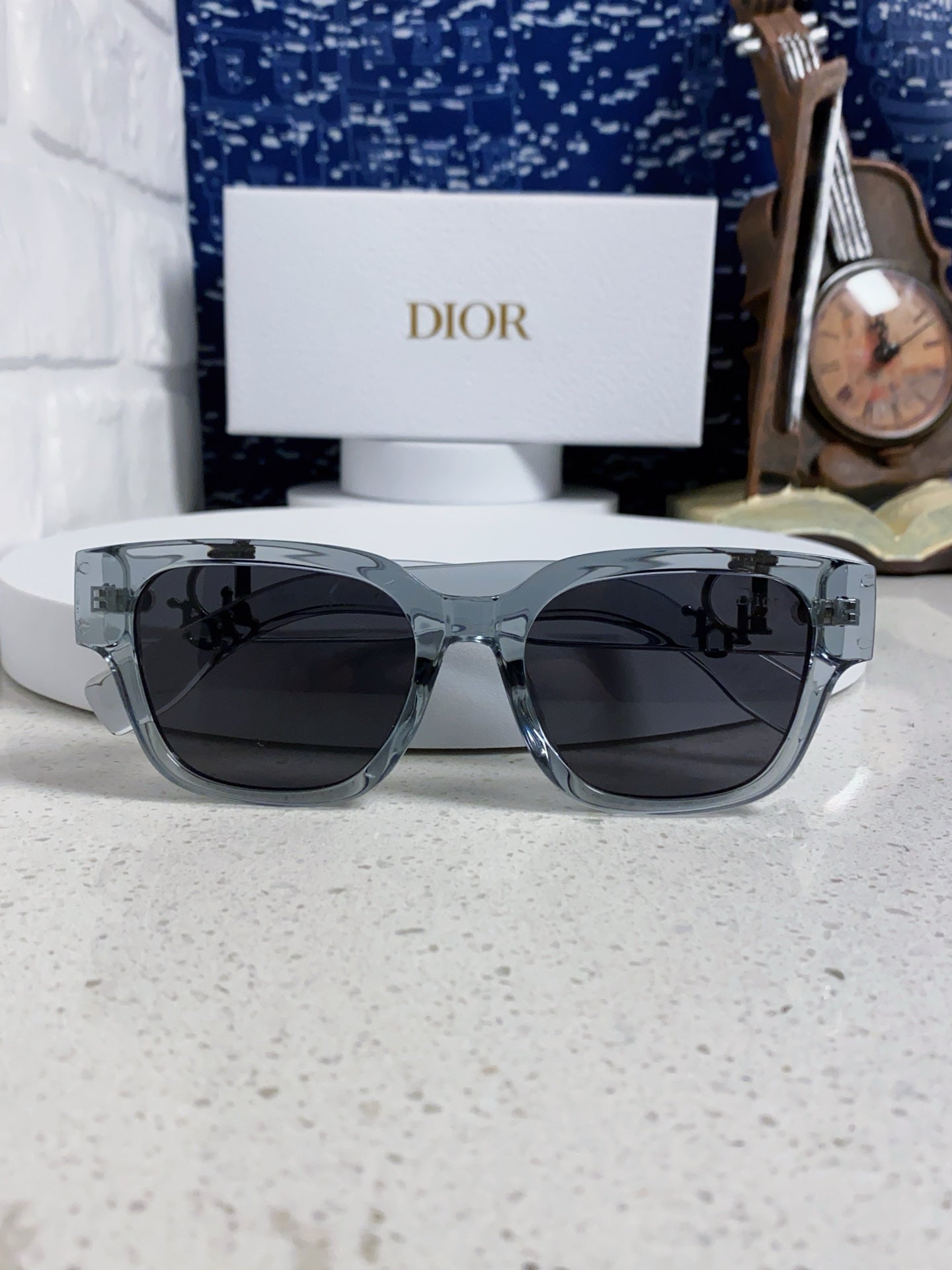 DIOR