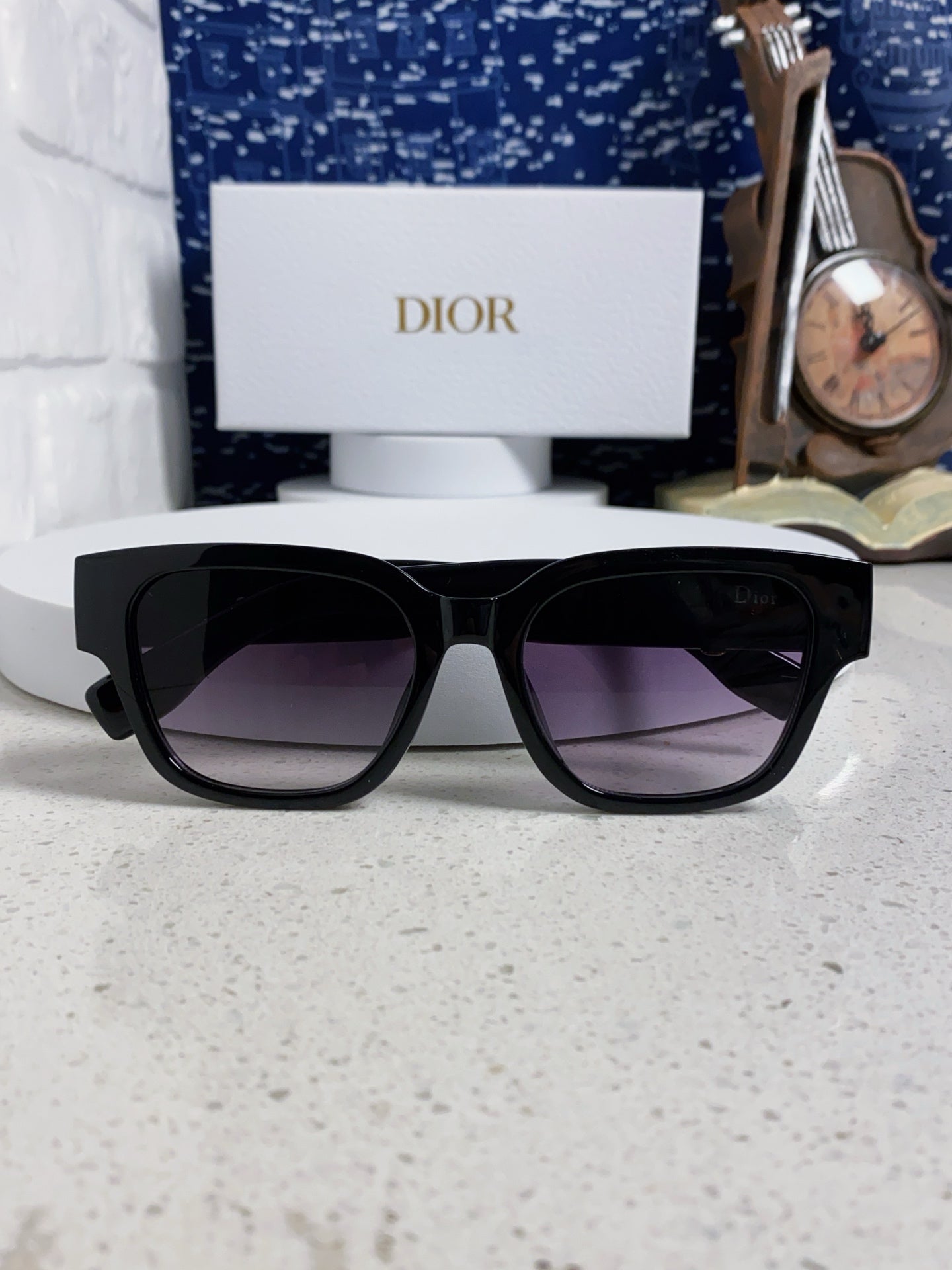 DIOR