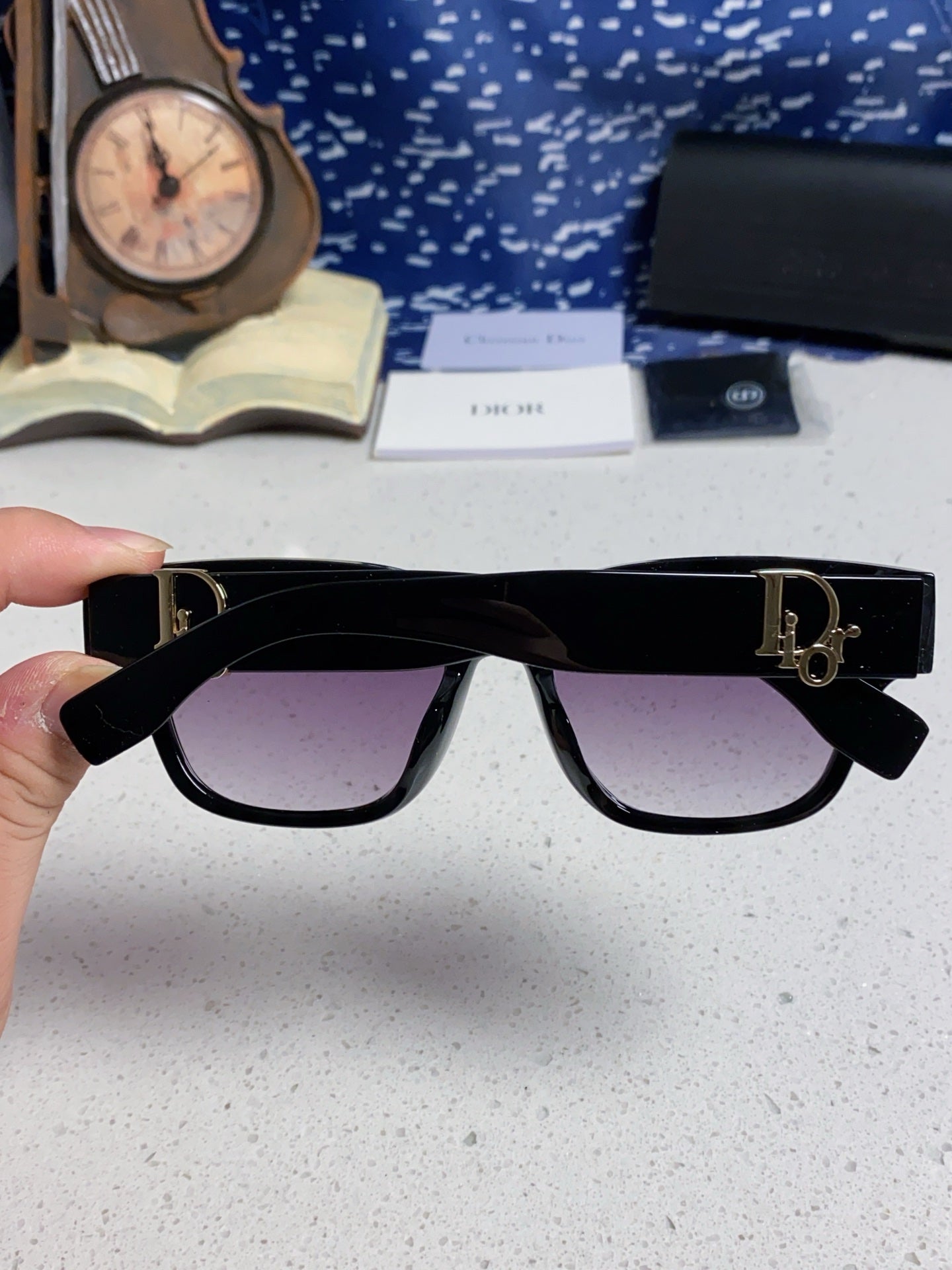 DIOR