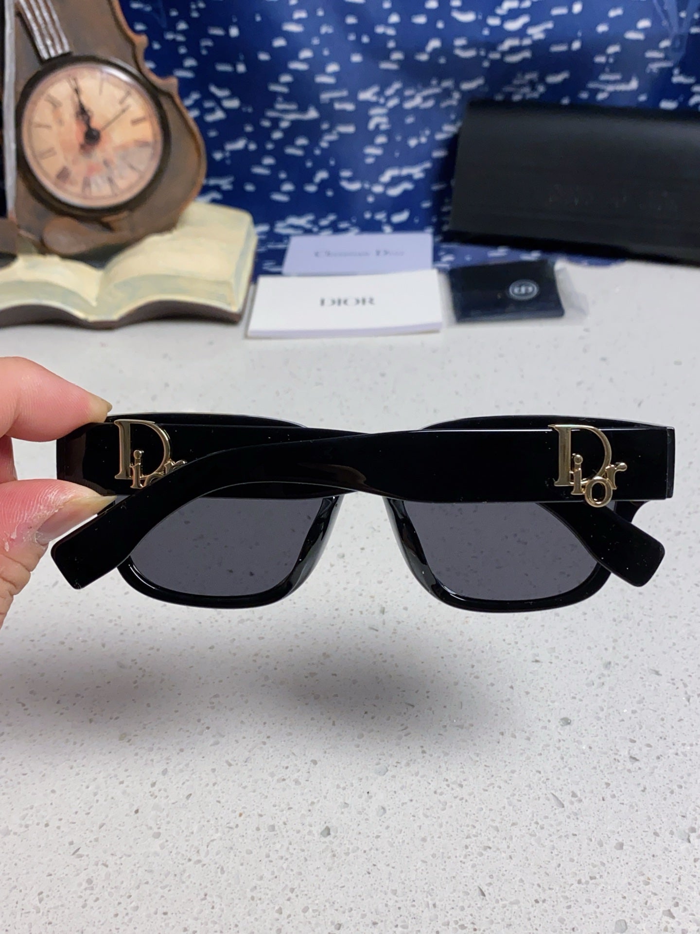 DIOR