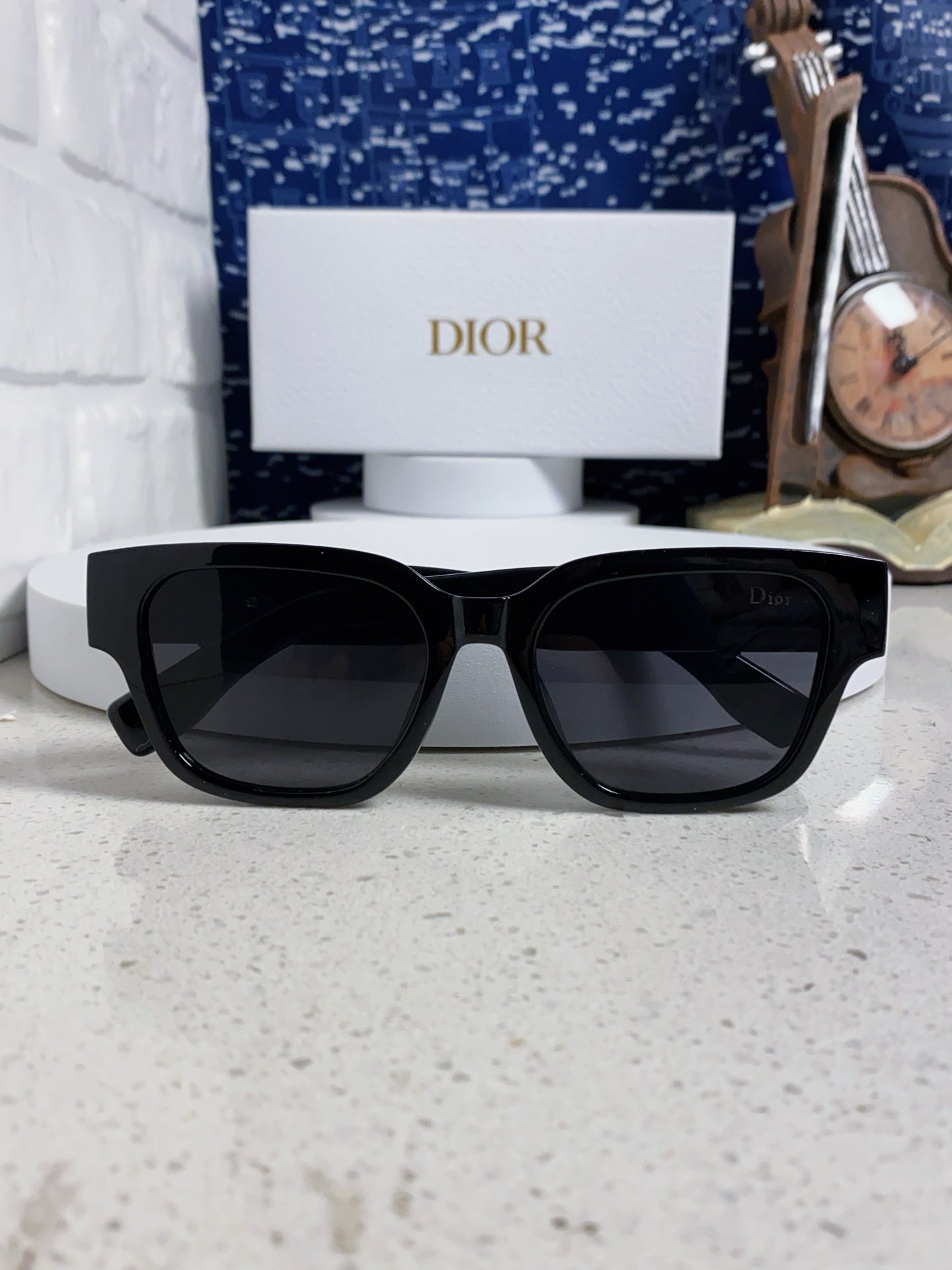 DIOR
