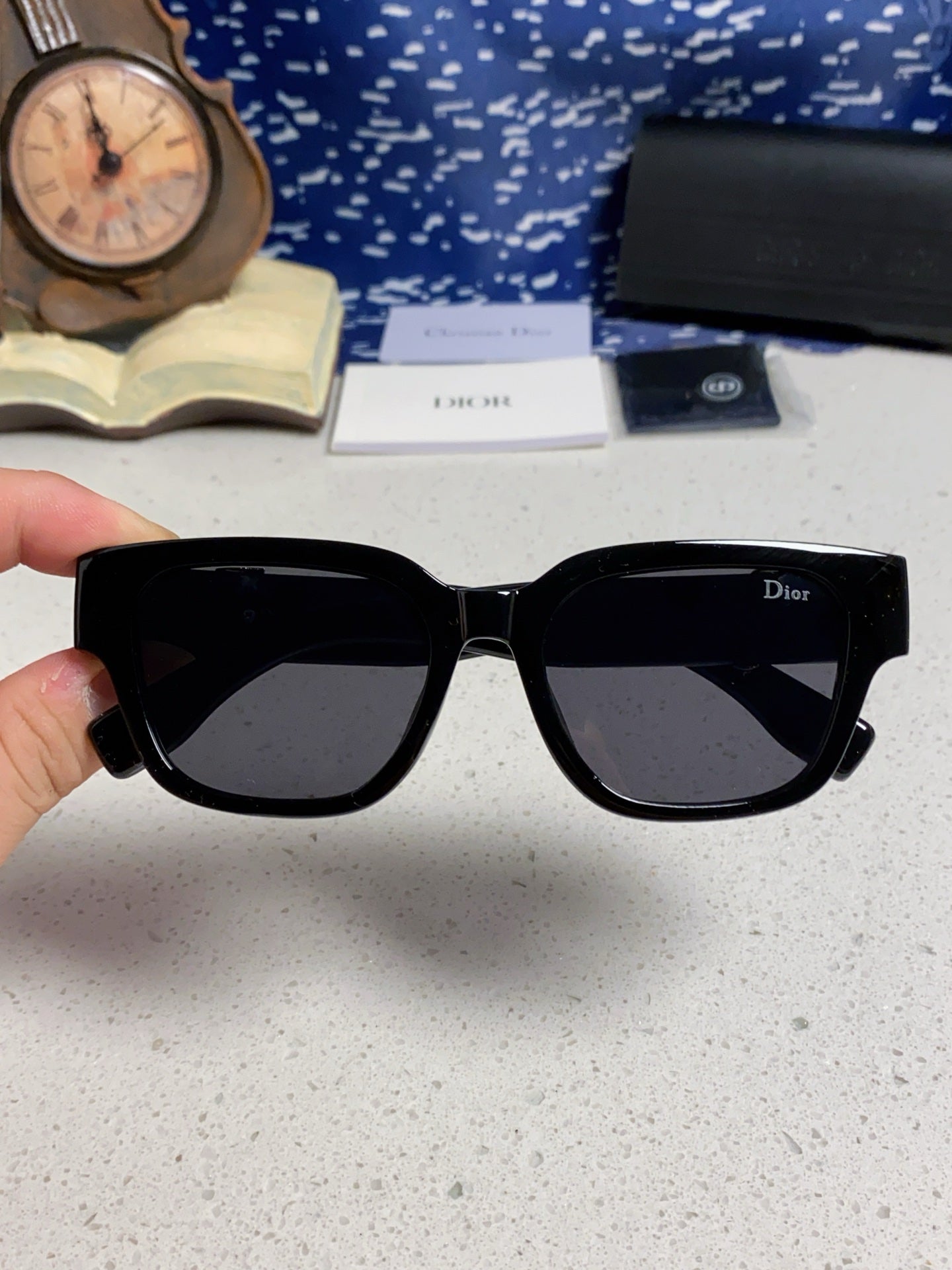 DIOR