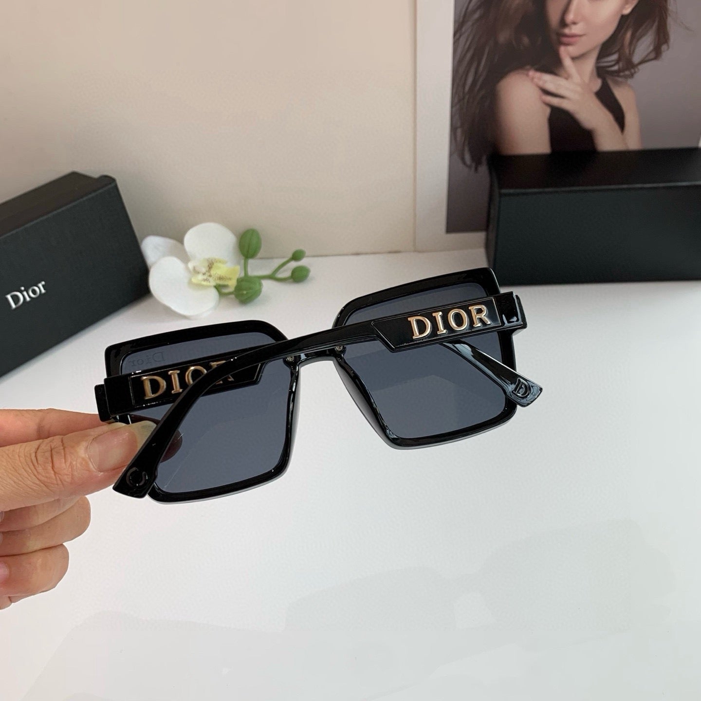DIOR