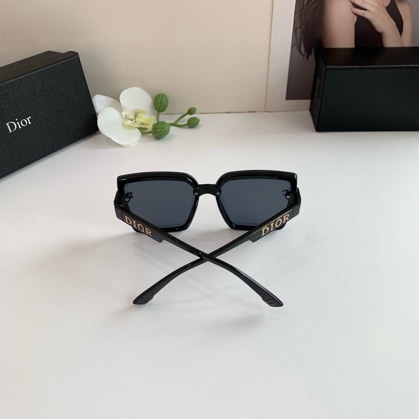 DIOR