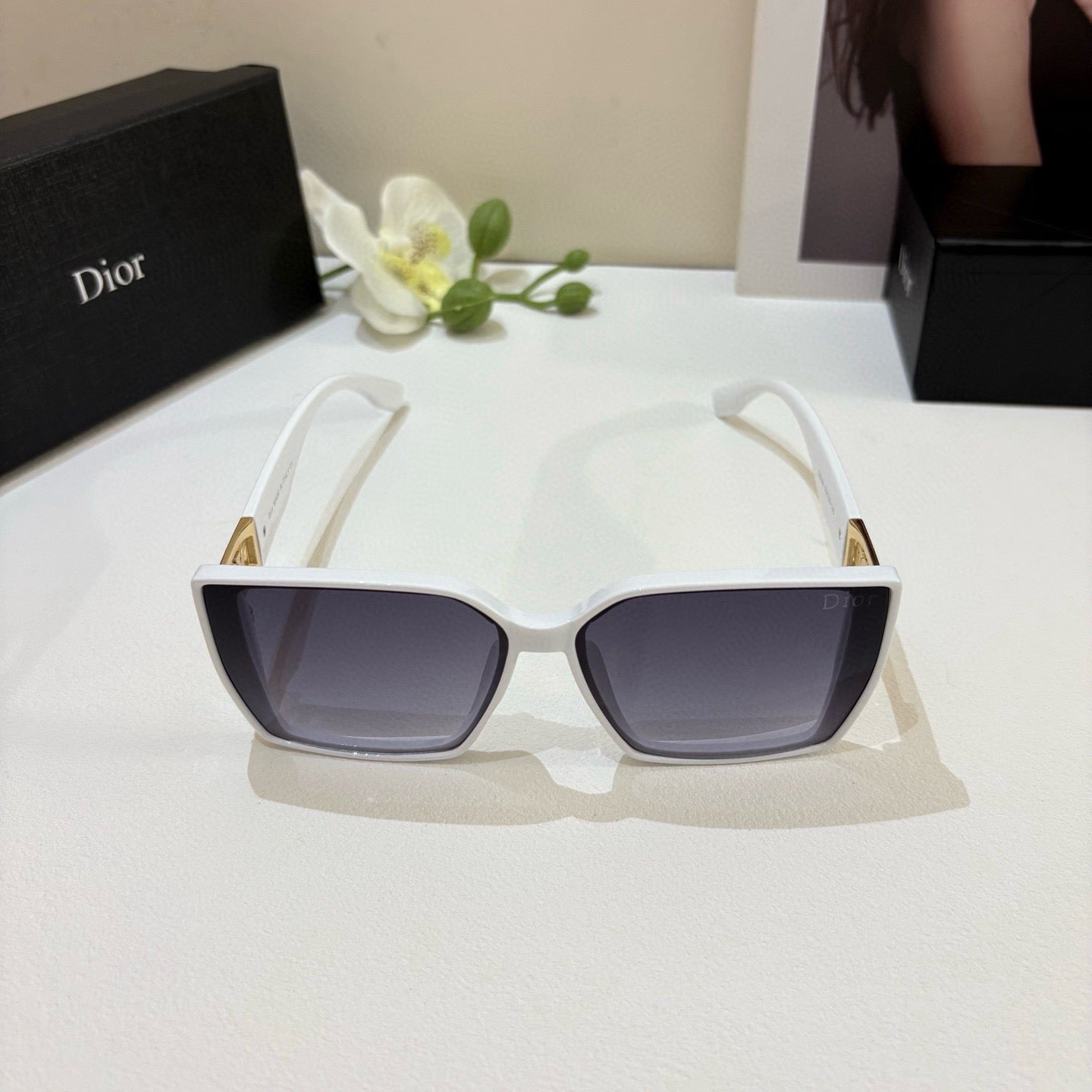 DIOR