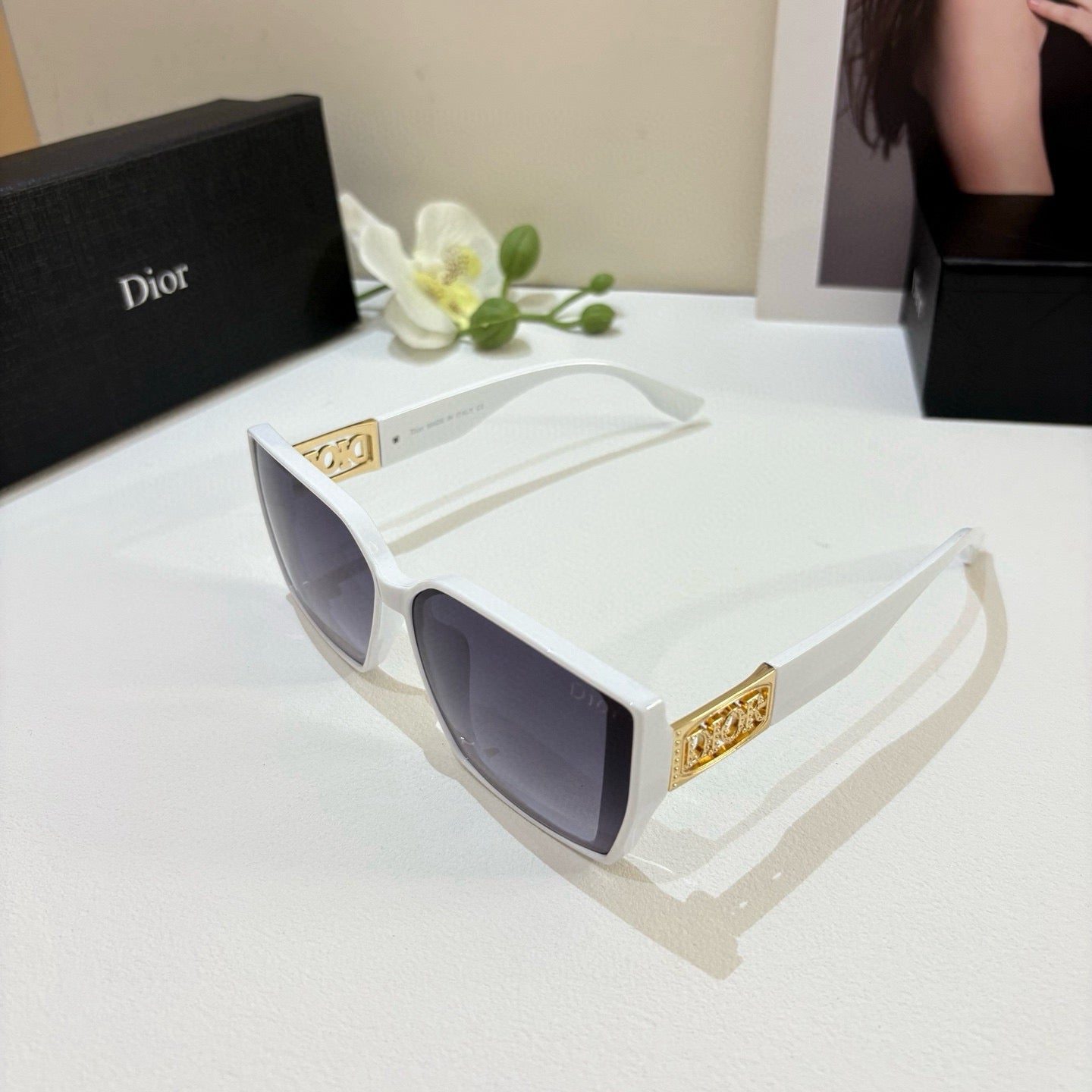 DIOR