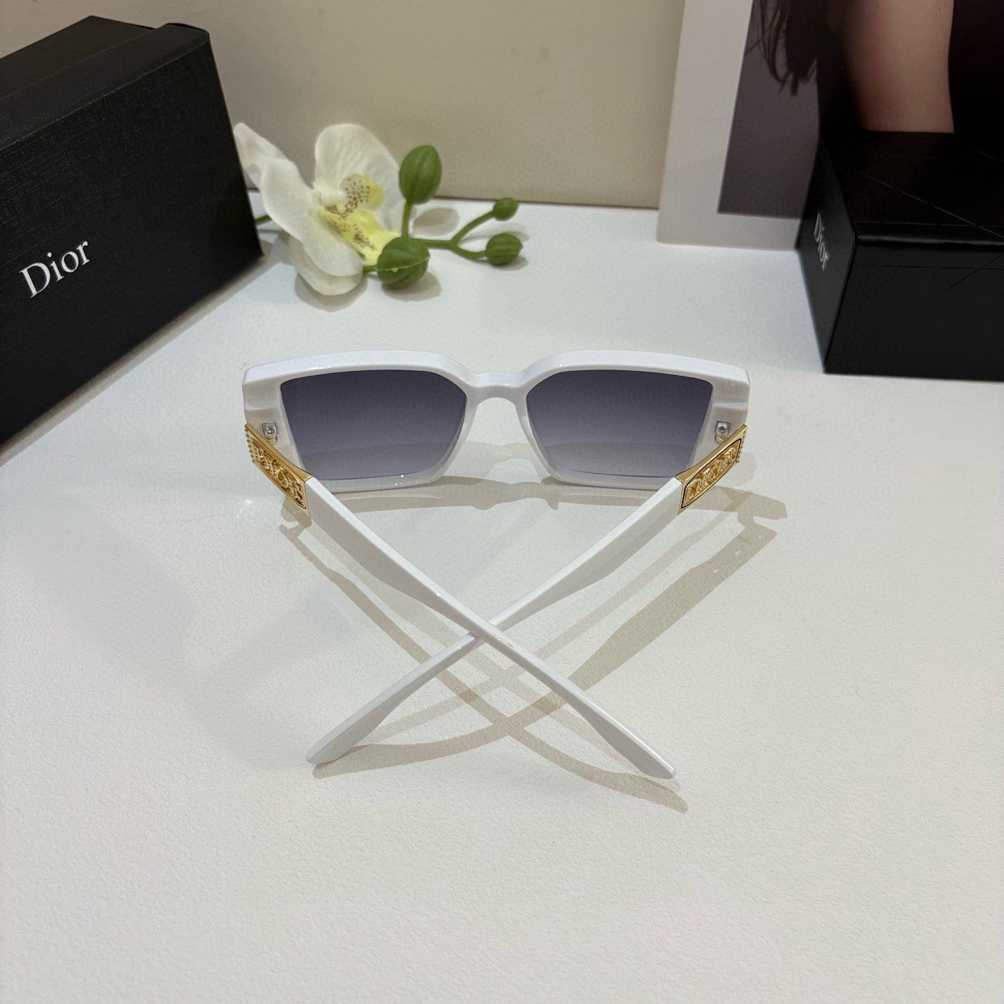 DIOR