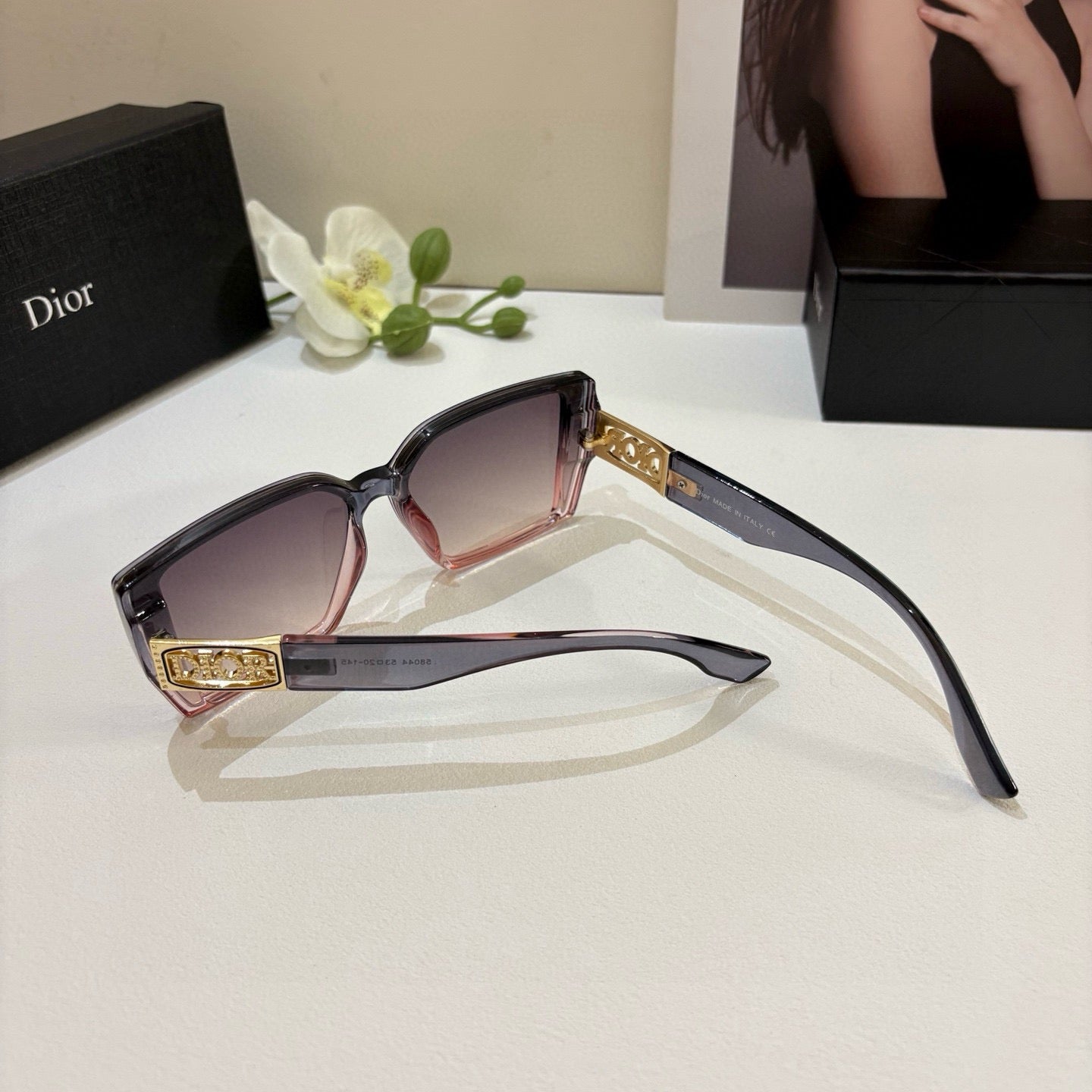 DIOR