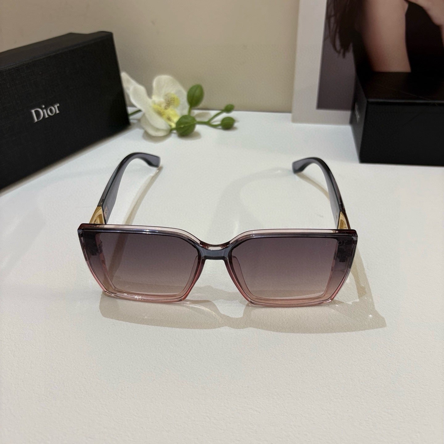 DIOR