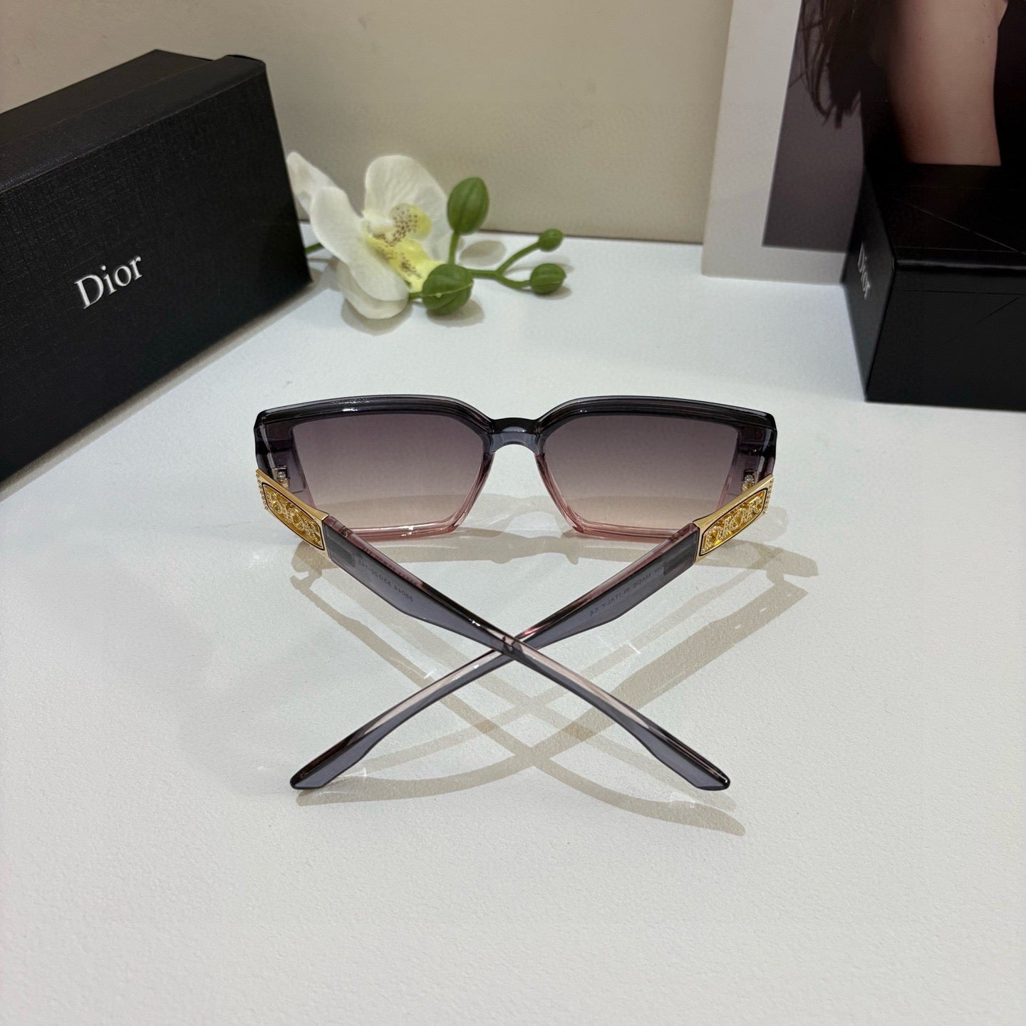 DIOR