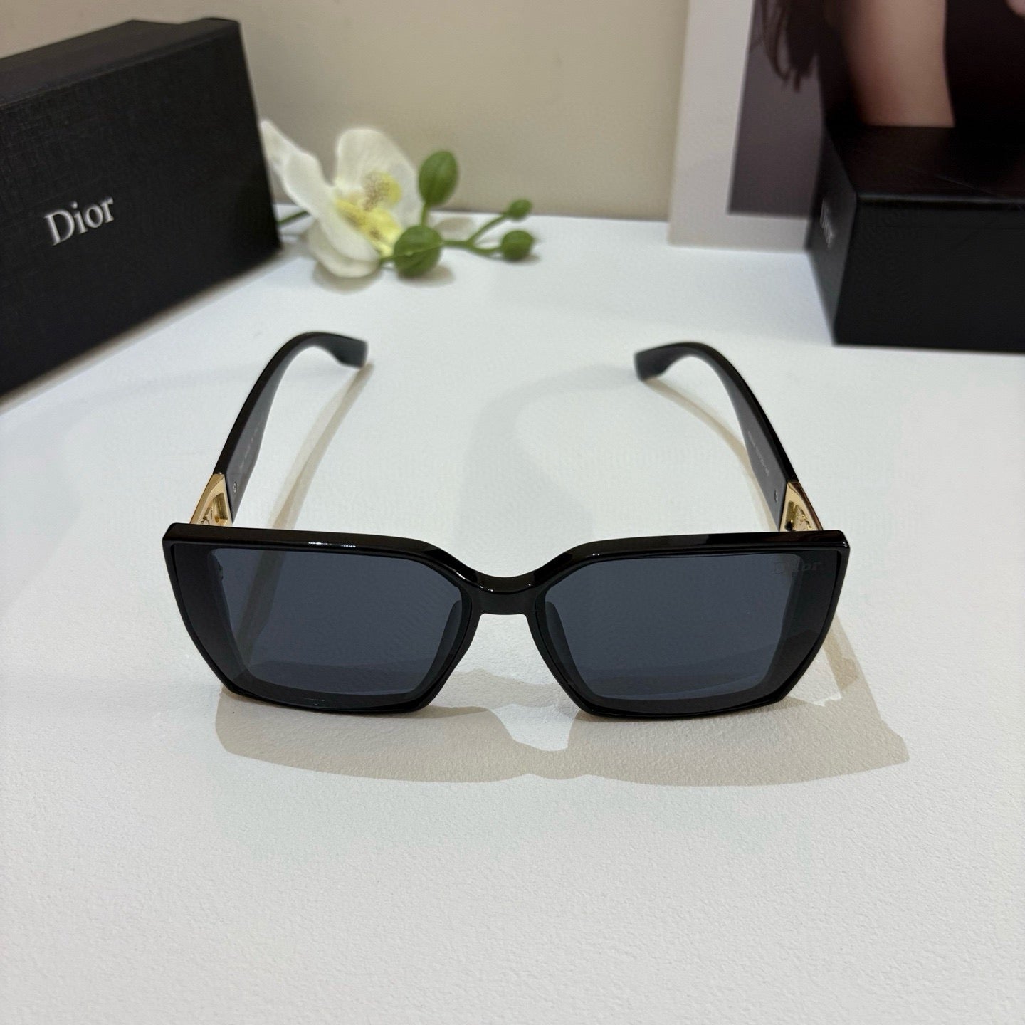 DIOR