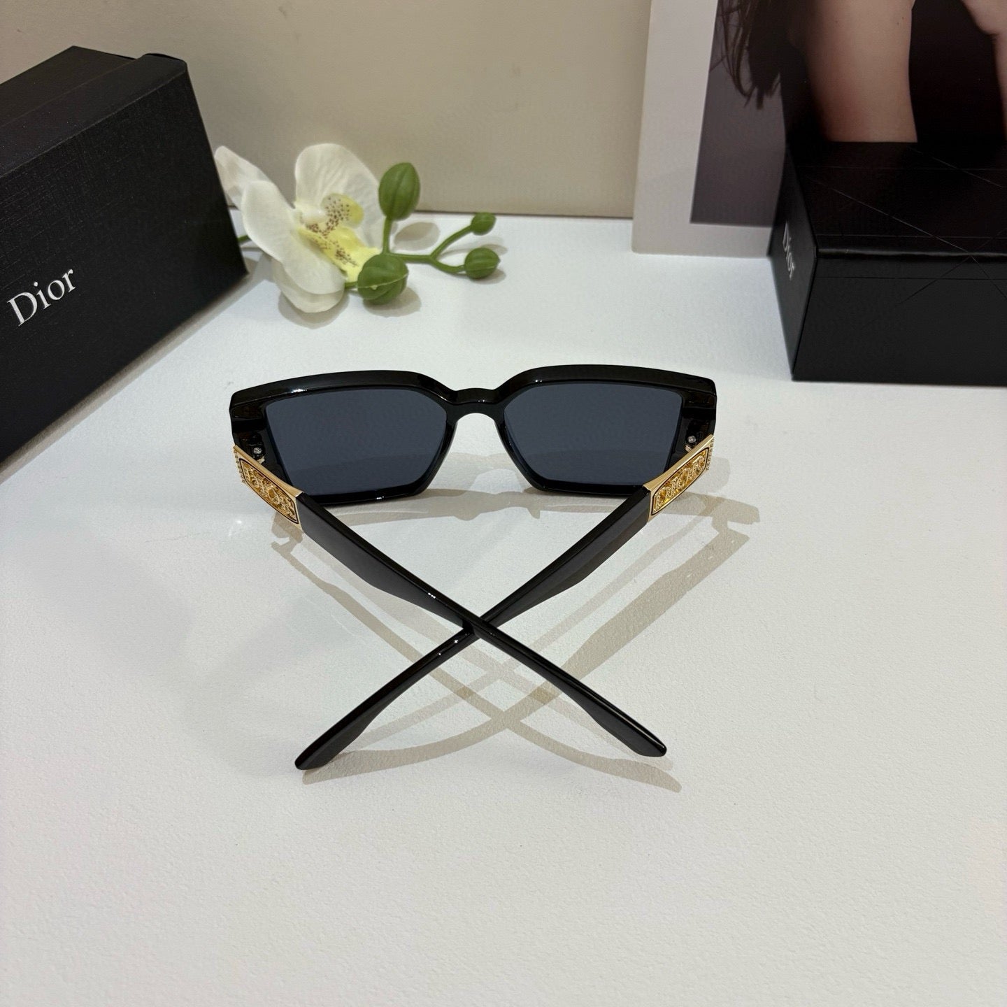 DIOR