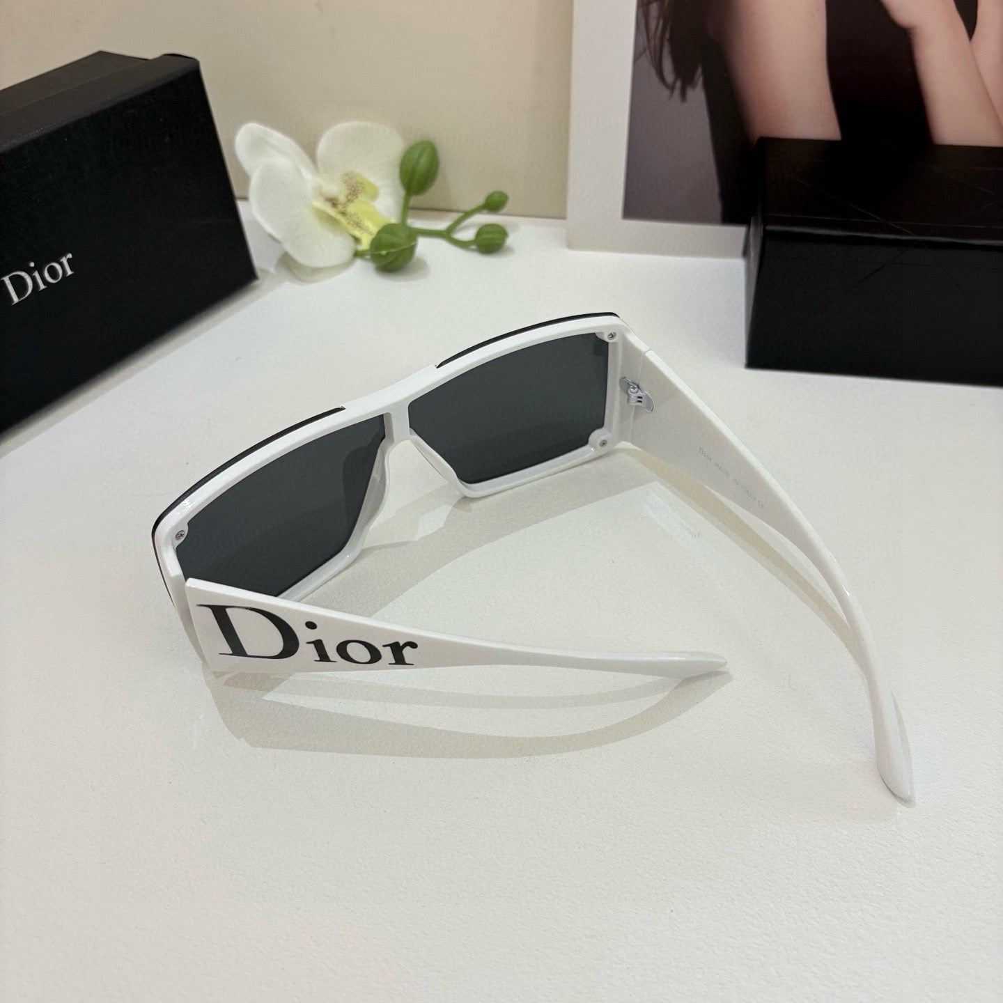 DIOR