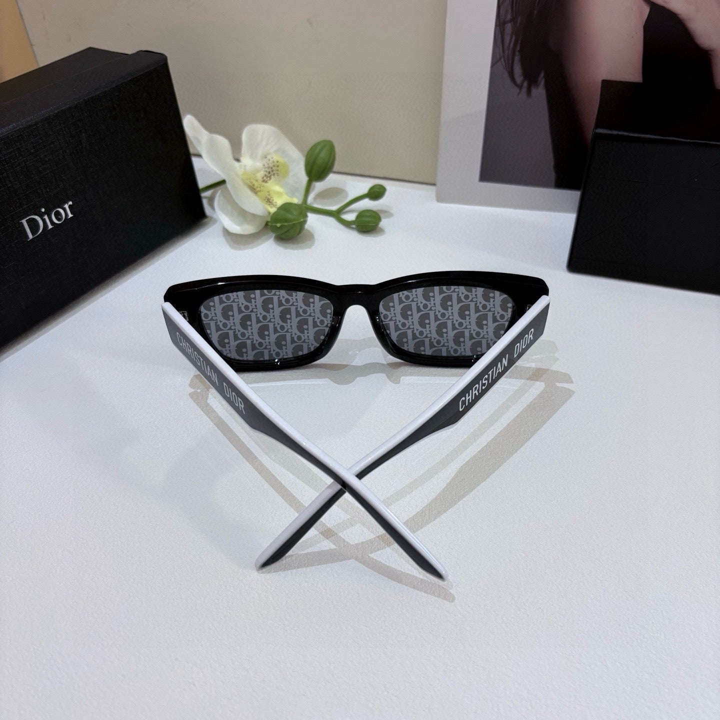 DIOR
