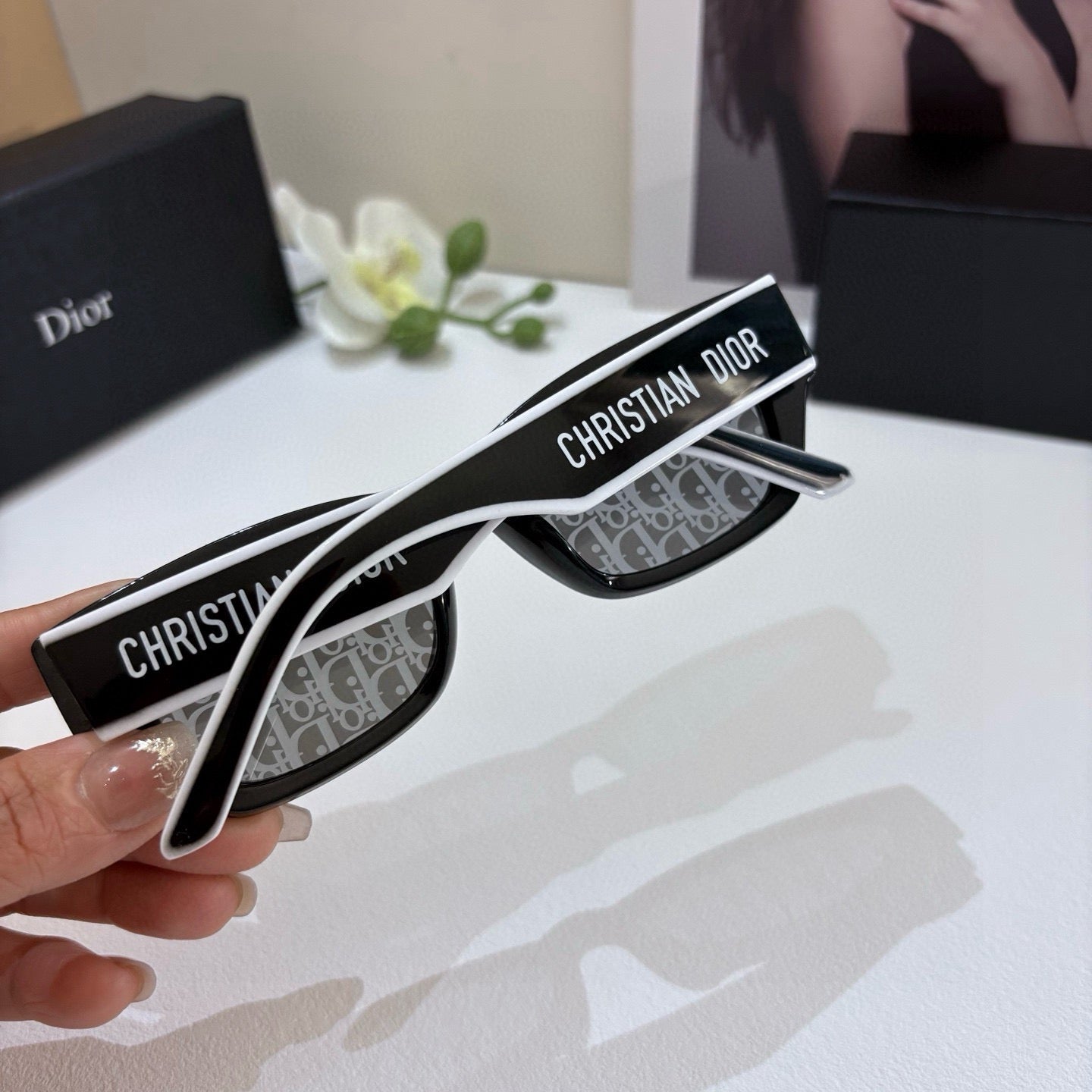 DIOR